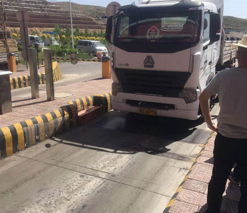 石拐區(qū)交通運(yùn)輸局委托計(jì)量院對后壩隧道地磅檢定