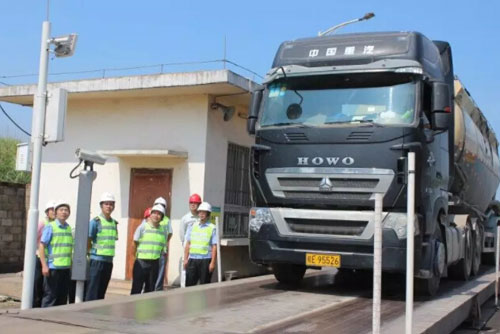 上思縣大力開(kāi)展治超：督查重點(diǎn)源頭企業(yè)地磅房